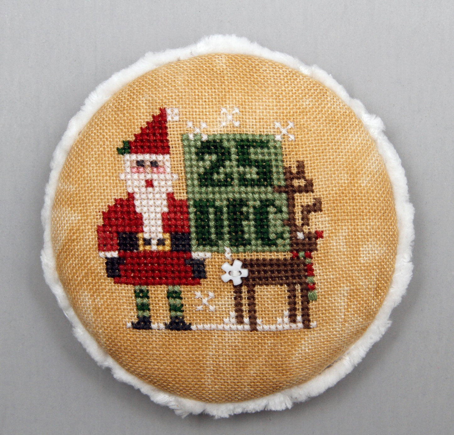 Pocket Round: December 25th by Heart in Hand Needleart
